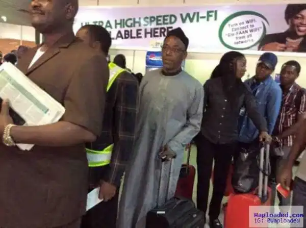 See What Sports Minister, Solomon Dalung, Was Caught Doing At The Airport Today!